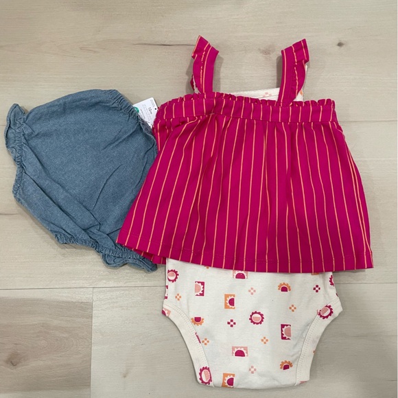 NWT Carter's 3 Piece Set Summer Onesie Top Shorts Girl's 12 Months - Picture 6 of 7